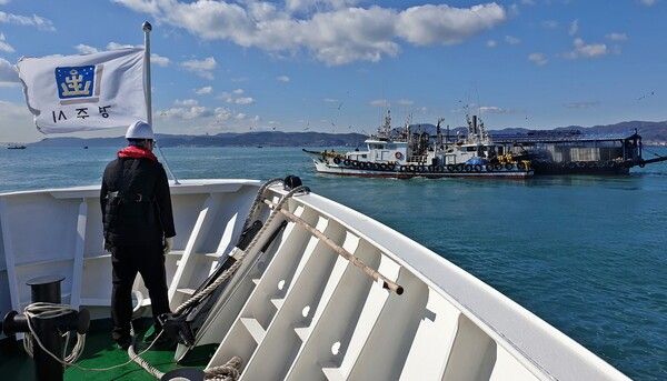 경주시가 불법어획 단속을 위해 문무대왕호를 투입하고 있다./사진-경주시