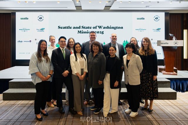 지난&nbsp;4월&nbsp;17일~18일 열린 ‘2025&nbsp;시애틀&nbsp;&&nbsp;워싱턴주&nbsp;관광청&nbsp;세일즈&nbsp;미션’ 참가자들이 기념사진을 찍었다.&nbsp;