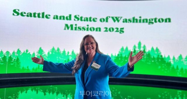 지난 17일 열린‘2025&nbsp;시애틀&nbsp;&&nbsp;워싱턴주&nbsp;관광청&nbsp;세일즈&nbsp;미션’에서 태미&nbsp;블라운트-카나반(Tami&nbsp;Blount-Canavan)&nbsp;시애틀관광청장이 "한국&nbsp;방문객들을&nbsp;따뜻하게&nbsp;맞이할&nbsp;준비가&nbsp;되어&nbsp;있다"며 한국 관광객들에게 환영의 인사를 건냈다.