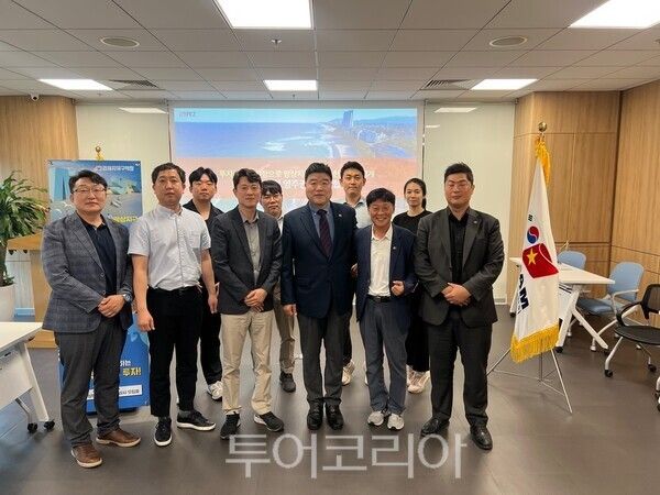 강원청은 동해시, 개발사업시행자(대명건설) 관계자들과 함께 베트남 현지에서(21일~25일) 투자이민제 홍보활동을 실시했다. /사진-강원경자청