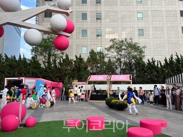 지난해 서울쇼핑페스타 전통탈춤공연 모습/사진-서울관광재단