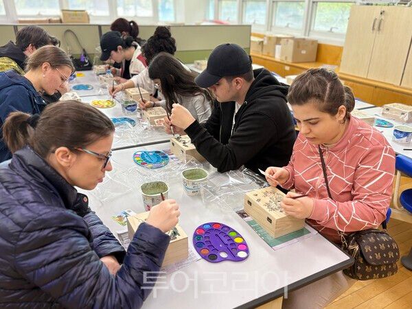 강해영 프로젝트 팀이 최근 1박 2일간 루마니아 인플루언서, 루마니아 한류협회 아리랑 관계자를 초청해 팸투어를 진행하고 있다./사진-강진군