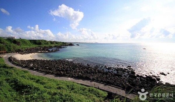 한담해안 산책로 (출처=ⓒ한국관광공사 포토코리아-박은경)