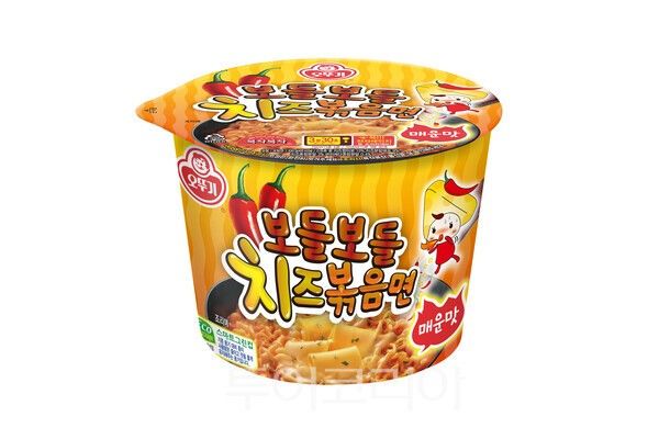 오뚜기 보들보들 치즈볶음면 매운맛 용기면/사진-오뚜기