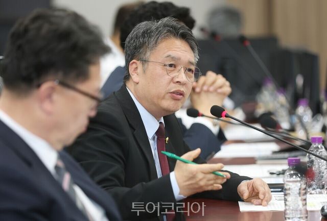 의회 질의하는 이석균 의원