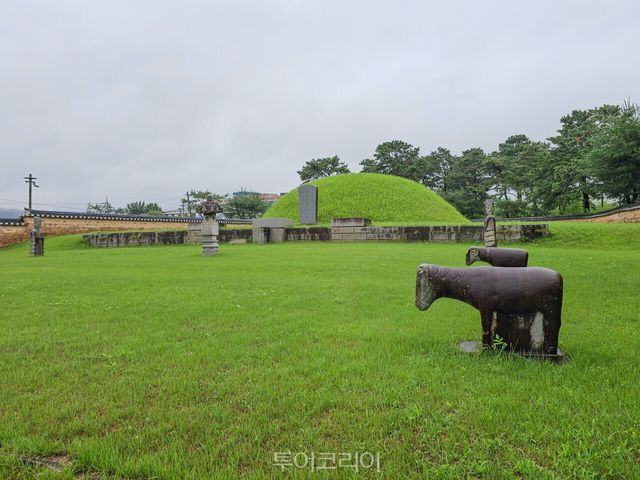 [사진1-전 고령가야왕릉 전경] 사진제공 : 경상북도개발공사사진2-함창명주테마파크 건물 외관] 사진제공 : 경북나드리[사진-함창명주테마파크 장미동산] 사진제공 : 경북나드리