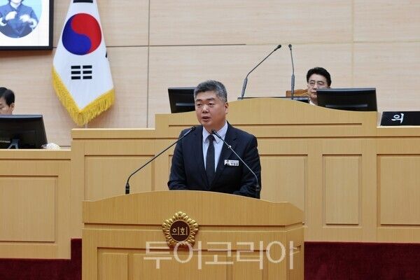 박원종 전라남도의원이 최근 제390회 임시회 제2차 본회의에서 무적자(無籍者)에 대한 사회적 관심과 제도적 배려와 공공의 역할에 대해 5분 자유발언을 하고 있다. /사진-박원종