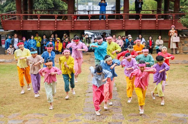 밀양향교에서 열린 선비풍류 공연(아리랑동동)/ 사진-밀양시