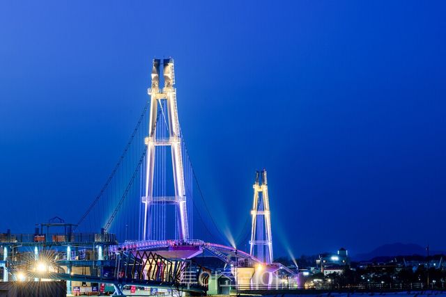 1일 개통한 여주 남한강 출렁다리 야경/사진=경기도