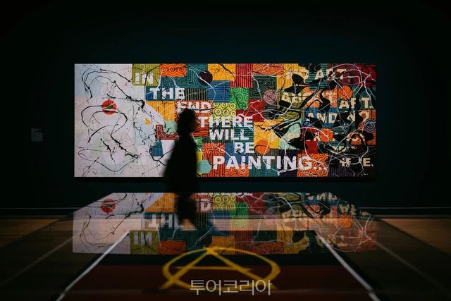 시드니 – 욜누 파워: 이르카라의 예술 전시 /사진 출처 – 호주관광청A person holding a stick in the airAI-generated content may be incorrect.[사진 3] 다윈 – 다윈 원주민 아트 페어 /사진 출처 – 호주관광청[사진 4] 캔버라 – 에버 프레즌트: 호주 퍼스트 피플스의 예술 /사진 출처 – 호주관광청[사진 5] 이스트 킴벌리 – 불로 리버 스테이션 /사진 출처 – 호주관광청