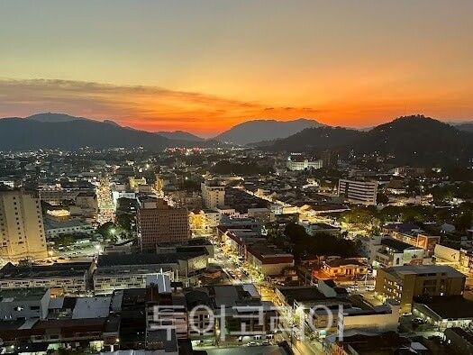 &nbsp;로얄푸껫시티호텔&nbsp;루프탑 트위스트 레스토랑&nbsp;