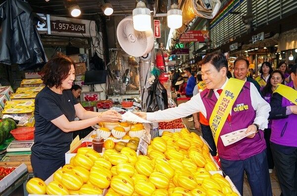 이필형 동대문구청장 전통시장 화재 예방 캠페인 활동 모습(사진제공=동대문구청)