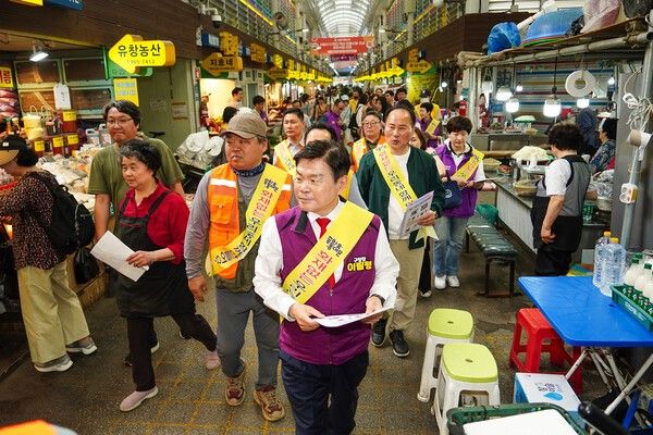 이필형 동대문구청장 전통시장 화재 예방 캠페인 활동 모습(사진제공=동대문구청)