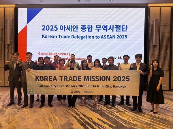 지난 5월 12일~5월 16일 4박 5일 일정으로 베트남 호치민과 태국 방콕을 방문한 하남시 동남아 시장개척단이 방콕 수출상담회에서 단체 기념촬영 모습(사진제공=하남시청)