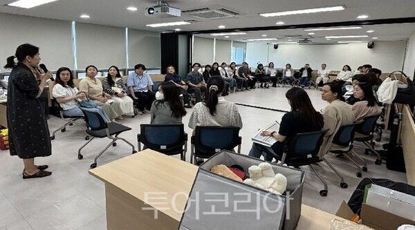 인천시가 지난 28일 관내 정신건강복지센터 및 중독관리통합지원센터 등 재난 심리지원 실무자들을 대상으로 재난 발생 초기의 신속하고 효과적인 정신건강 대응력 강화를 위한 ‘심리적 응급처치(PFA)’ 교육을 실시하고 있다.