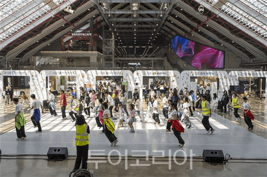 지난 17일부터 18일까지 양일간 상상플랫폼에서 문화예술교육 축제 “놀이로 폴짝, 예술로 활짝”에 많은 시민들의 참석해 열리고 있다.