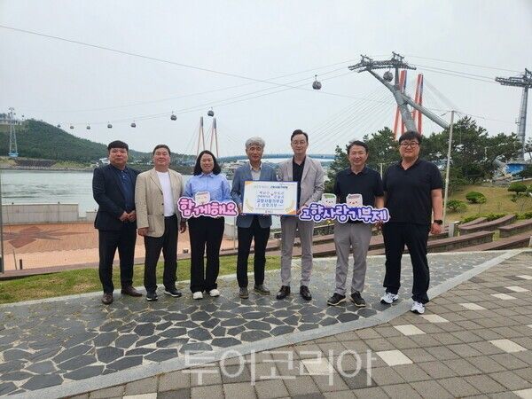 진도군 건설과는 해남군 건축허가과와 고향사랑기부금을 상호 기부했다. /사진-진도군