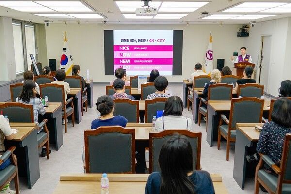 이필형 동대문구청장 스마트도시와 연계하여 ‘4N-CITY’에 대해 발표하는 모습 (사진제공=동대문구청)