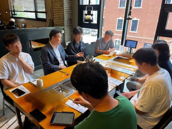 이계문 남양주도시공사 사장 호평체육문화센터 동호회 대표들과 간담회 모습(사진제공=남양주도시공사)