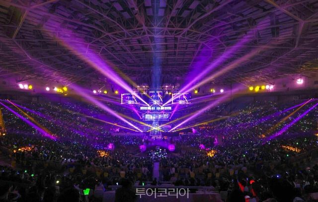 케이팝 콘서트를 기다리는 관람객. 케이팝 콘서트 현장 /사진-문체부