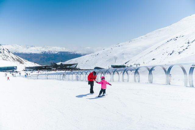 초보부터 전문가까지 온 가족이 즐길 수 있는 리마커블스 스키장 ©NZ Ski