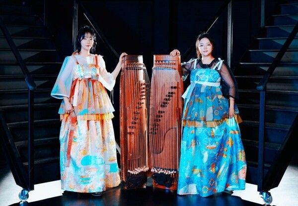 김보은과 조누리로 구성된 여성 아쟁 이중주단 ‘뮤이스트((Mueast)'