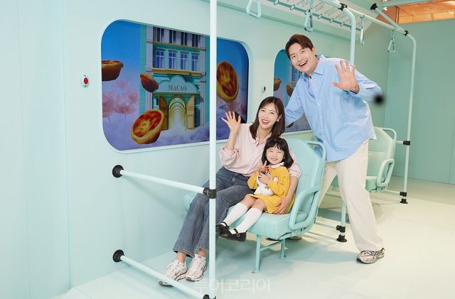 "[이미지1] _시크릿 도어스 오브 마카오_ 에그타르트 천국" "[이미지2] _시크릿 도어스 오브 마카오_ 컬러풀 빌리지" "[이미지3] _시크릿 도어스 오브 마카오_ 로드쇼 오프닝 세리머니" "[이미지4] _시크릿 도어스 오브 마카오_ 로드쇼" "[이미지5] _시크릿 도어스 오브 마카오_ 판타지 버스 존" "[이미지6] ‘마카오 관광 및 MICE 산업 최신 정보 세미나&트래블 마트’"