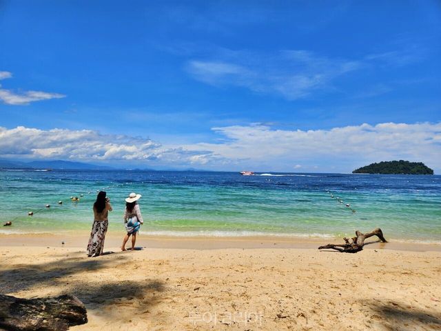 툰쿠 압둘 라만 국립공원안에 있는 섬 중 하나인 마누칸 섬/사진-투어코리아DB