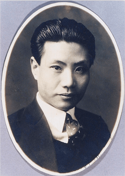 우현 고유섭의 연구실 조수시절 사진