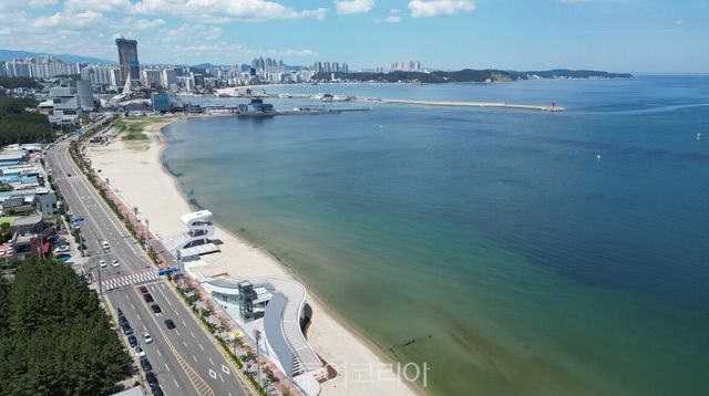 18년 만에 개장을 앞두고 있는 송도해수욕장 전경/사진-포항시