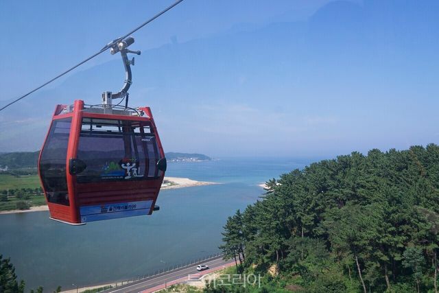 "울진_덕구온천.jpg" "00.png" ")울진성류굴.jpg" ")울진_왕피천_케이블카.jpg" ")울진_바지게시장.jpg"