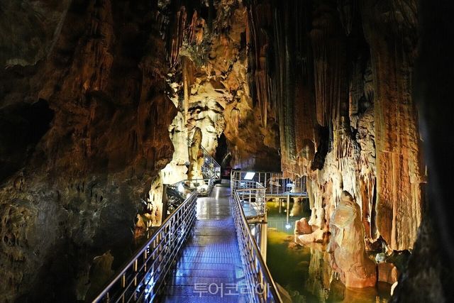 "울진_덕구온천.jpg" "00.png" ")울진성류굴.jpg" ")울진_왕피천_케이블카.jpg" ")울진_바지게시장.jpg"