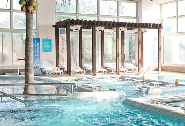 "울진_덕구온천.jpg" "00.png" ")울진성류굴.jpg" ")울진_왕피천_케이블카.jpg" ")울진_바지게시장.jpg"