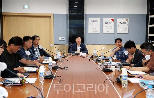 하동군은 10일 군청 상설회의장에서 ‘하동군 해양관광지 지구 지정 용역’ 착수보고회를 개최했다. /사진-하동군