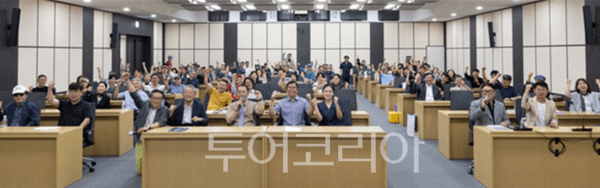 지난 7월 6일 인천문화예술회관 회의장에서 열린 제43회 대한민국 연극제 인천‘연극인 100인 토론회’가 개최되고 있다.