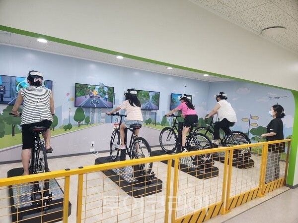 인천광역시교육청이 여름방학을 맞아 7월 28일부터 8월 14일까지 학생안전체험관에서 학생, 학부모, 인천 시민을 대상으로 ‘직접체험’과 ‘실감체험’ 중 선택 참여할 수 있는 ‘안전체험 프로그램’을 운영한다.