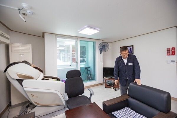 김경호 광진구청장 경로당 시설 점검 모습(사진제공=광진구청)