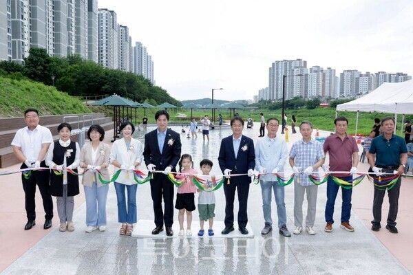 창릉천 발물놀이터 개장/투어코리아뉴스 정명달 기자