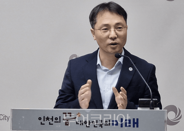 김인수 인천시 교통국장이 7월 15일 시청 브리핑룸실에서 기자회견을 열고 현안사업 추진상황에 대해 설명하고 있다. 2025.07.015. / 투어코리아 이창호 기자