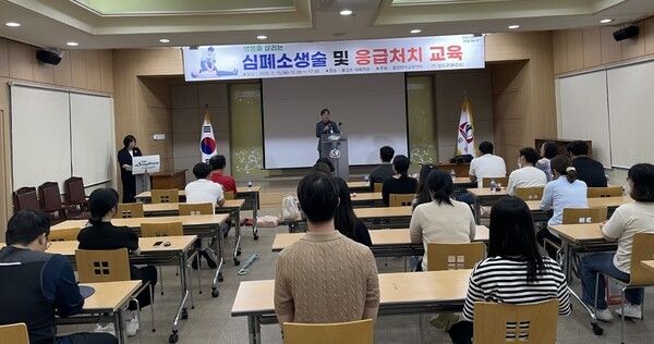 청도군은 주민들을 자주 상대하는 일선 직원들을 대상으로 응급처치 교육을 진행하고 있다./사진-청도군