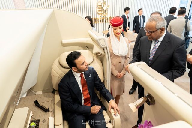 이달 9일 서울에 오픈한 ‘트래블 스토어(Travel Store)’에서&nbsp;에미레이트 항공의&nbsp;퍼스트&nbsp;클래스&nbsp;스위트를 체험해볼 수 있다.&nbsp;/사진-에미레이트 항공