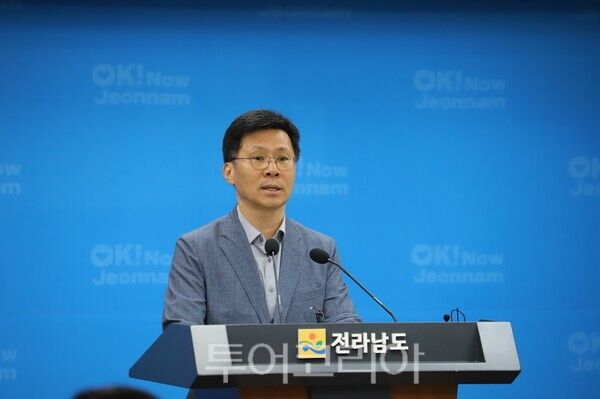 서은수 전남도 일자리투자유치국장이 16일 전남도청 브리핑룸에서 기자간담회를 열고 이야기를 하고 있다. /사진-김형석 기자