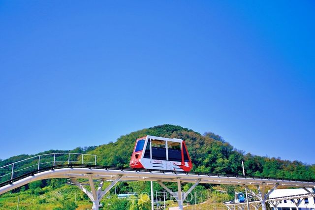 이산 정상까지 올라가는 모노레일 ⓒ소김수진여행작가/한국관광공사 제공