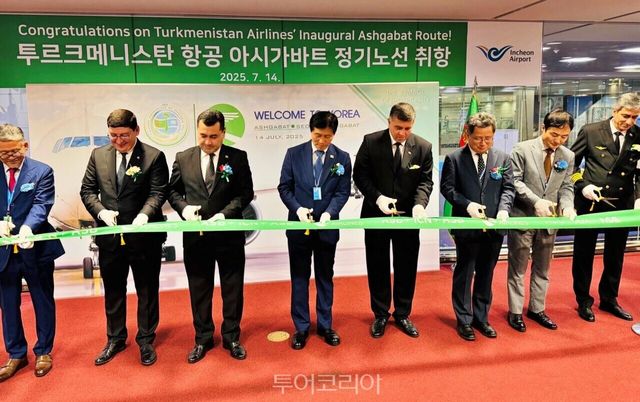 (좌측부터) 박종필 PAA그룹 회장, 케림 바이미라도프 국제영업총괄, 베겐치 두르디예프 주한 대사, 이학영 국회 부의장, 카카바예프 나자르 차관, 김영국 MOLIT 항공정책관, 이상용 IIAC 신사업 본부장, 유숩 야그디예프 기장 순./사진 제공=코리아헤럴드, 선저이 꾸마르 기자