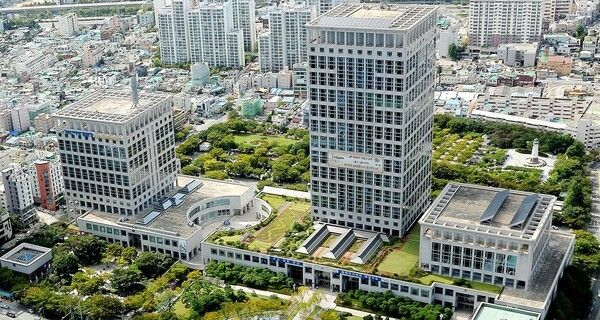 부산시청 전경.