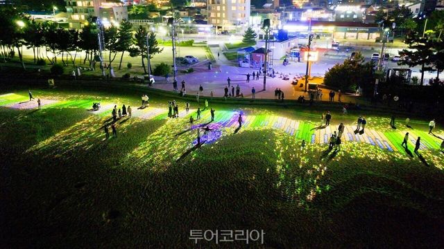 &nbsp;속초해수욕장&nbsp;백사장 최대 규모의 미디어아트 '빛의 바다 속초'/사진-속초시