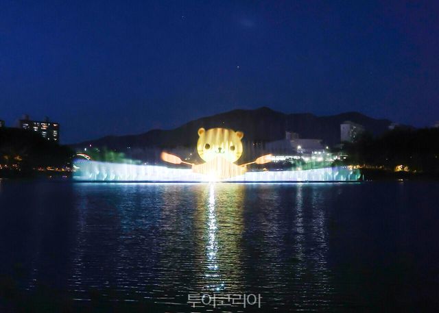 충주 호암지 음악분수 /사진-충주시