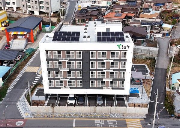 정주여건을 개선한 주거단지 조성(온단채)./사진-영양군