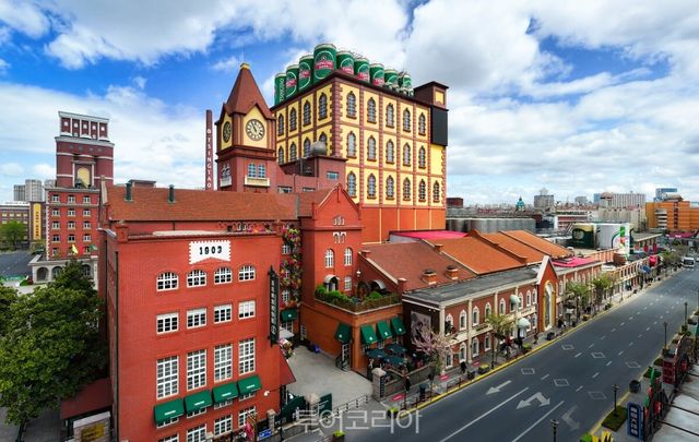 칭다오 5.4광장 주변 전경, 주말에 칭다오로! 리플렛 표지, 운상해천 전망대, 칭다오 맥주박물관, /사진제공 = 칭다오 문화관광국