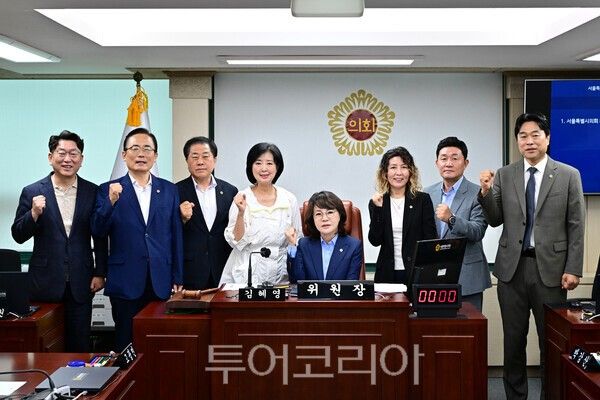 서울시의회 의료관광특별위원회 위원들/사진=서울시의회